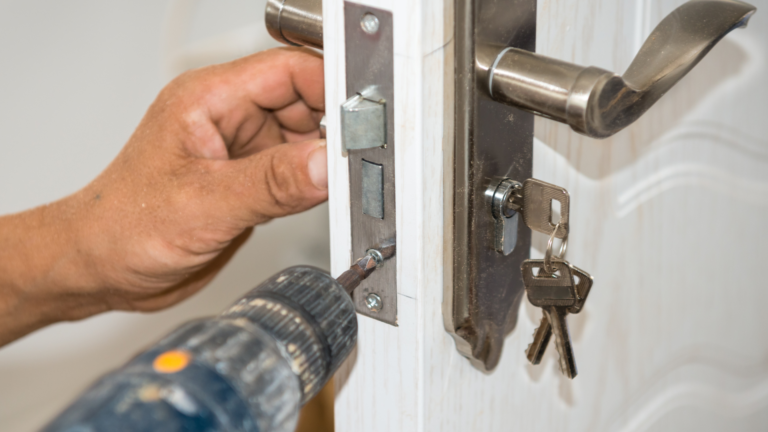 Valley Village, CA Residential Locksmith Aid